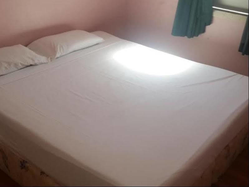 Asylum Cairns Share House Vandrarhem Exteriör bild